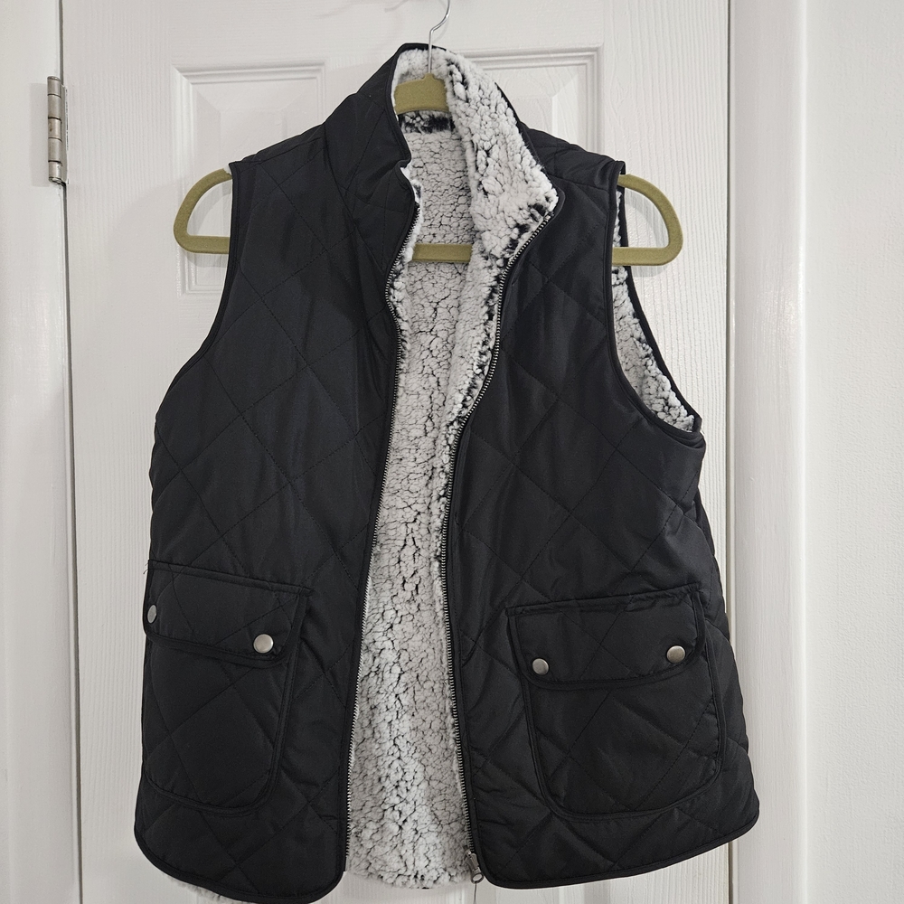 Francesca's Collections Black Reversible Vest